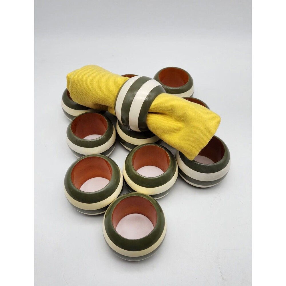 VNTG Set of 11 Dark Green & Ivory  Lacquered Wooden Napkin Rings Hand Painted. - Picture 4 of 6